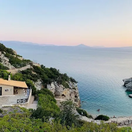 And Sea Vouliagmeni-meer