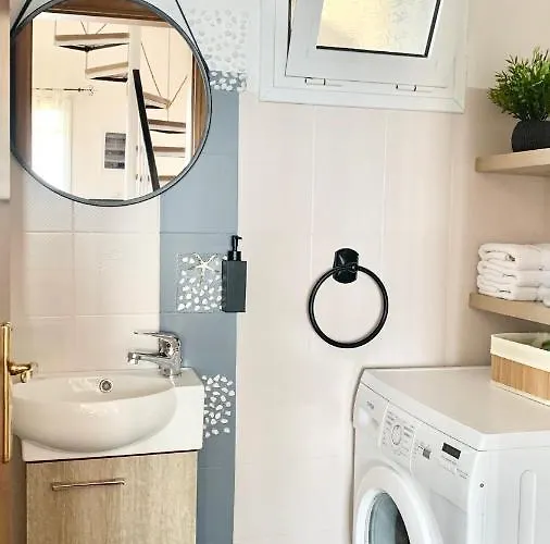 And Sea Vouliagmeni Gölü