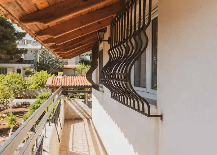 And Sea * Vouliagmeni Gölü